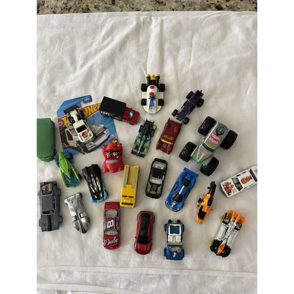 Hot WheelAnd Hot Wheel Type Cars‎ Bundle. Lots Of Different Items. Some super